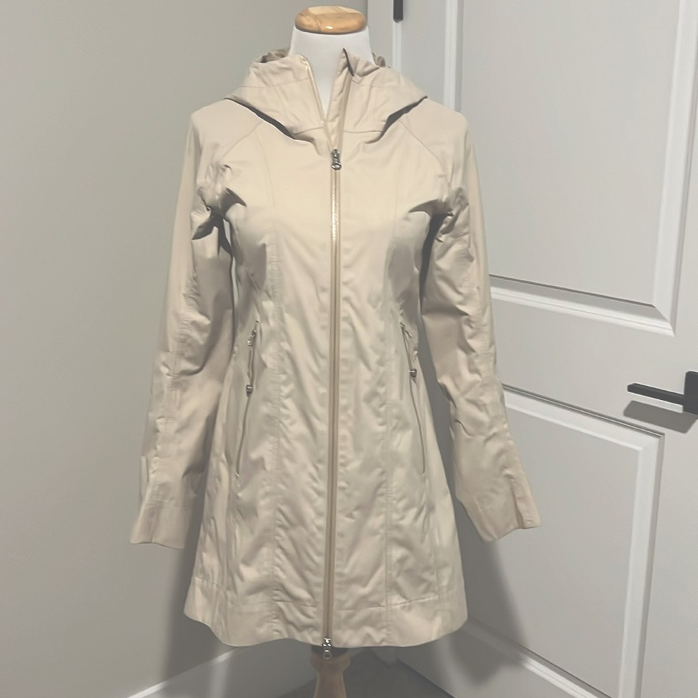 Preloved Lululemon Rebel Raincoat 4